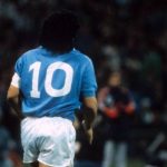 1989, quando Armando Diego Maradona si riscaldò sulle note di Life is Life 1989, quando Armando Diego Maradona si riscaldò sulle note di Life is Life