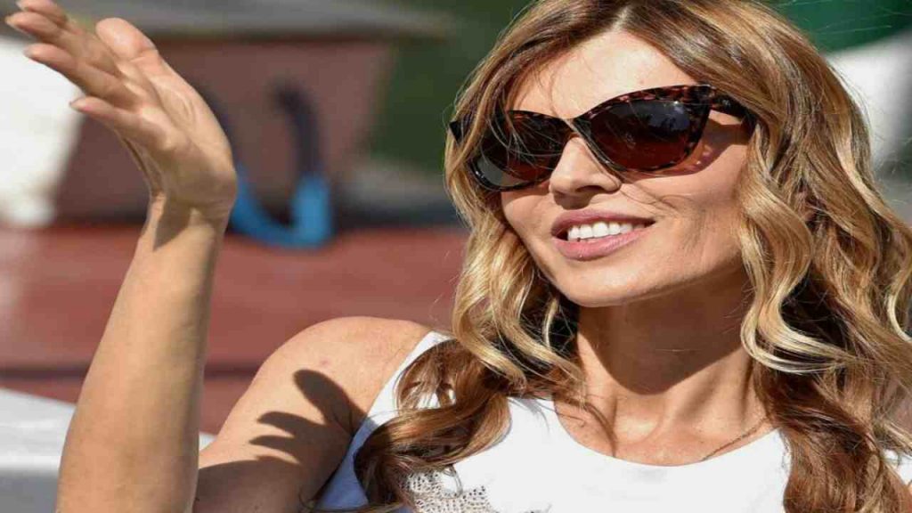Rita Rusic in intimo sul lettone: il video della 60enne è esplosivo