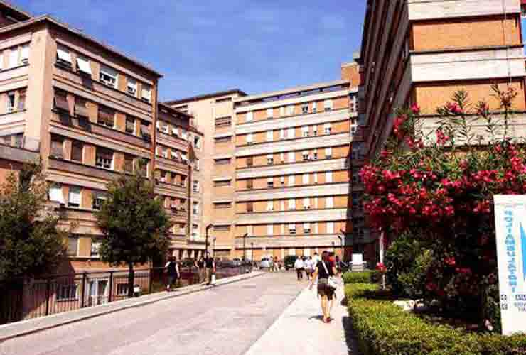 Anziana positiva al Covid: 30 ore in attesa al pronto soccorso Anziana positiva al Covid: 30 ore in attesa al pronto soccorso