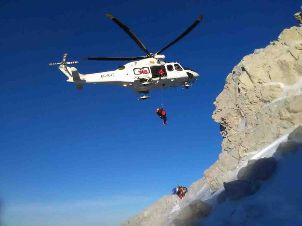 Tragedia in montagna: alpinista di 32 anni precipita e muore