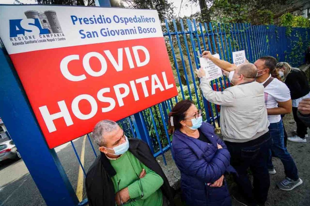 Covid a Napoli, il report: aumento dei contagi ad un ritmo esponenziale