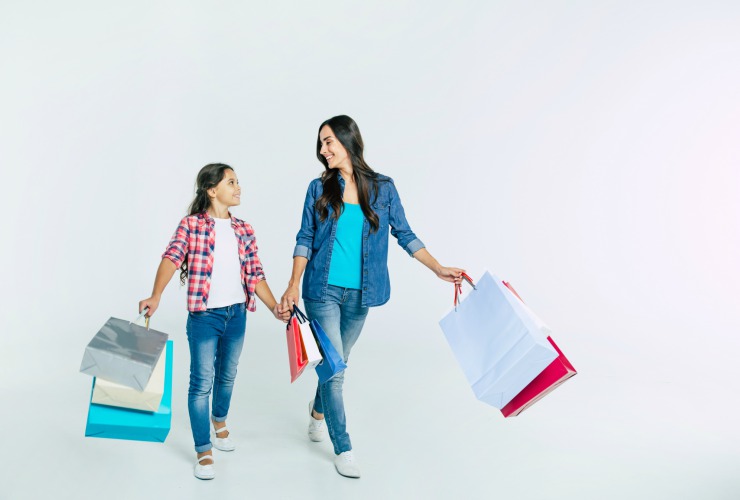 Mamma e figlia shopping-Meteoweek.com