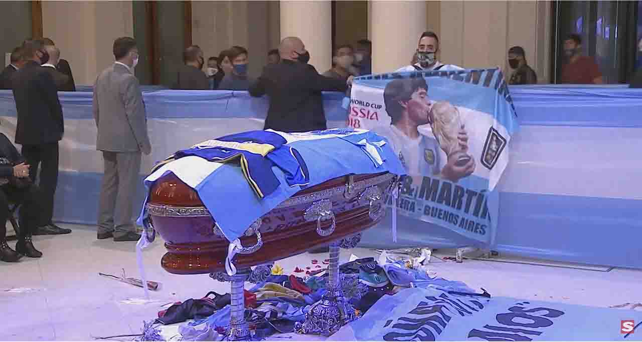 Maradona: sarà sepolto oggi con i genitori a Bella Vista