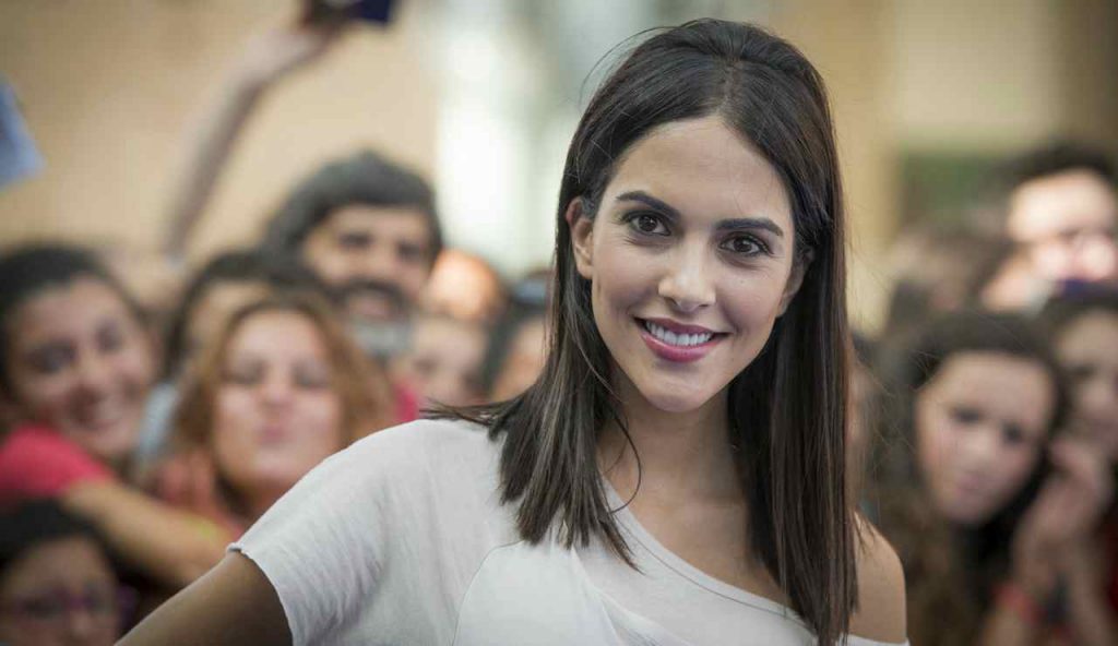 Rocio Morales truccatissima, l’inedita versione della moglie di Raoul Bova