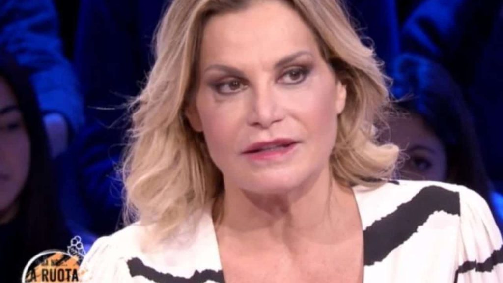 Simona Ventura addolorata: “sto piangendo, le mie sono lacrime amare”