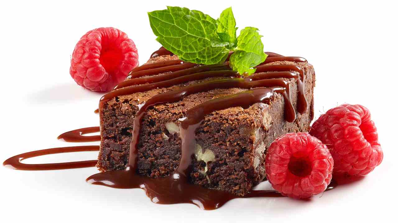 Torta cioccolato, lamponi e nocciole 