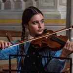 Rita Levi Montalcini, chi è la piccola violinista del film tv di Rai 1 Rita Levi Montalcini, chi è la piccola violinista del film tv di Rai 1