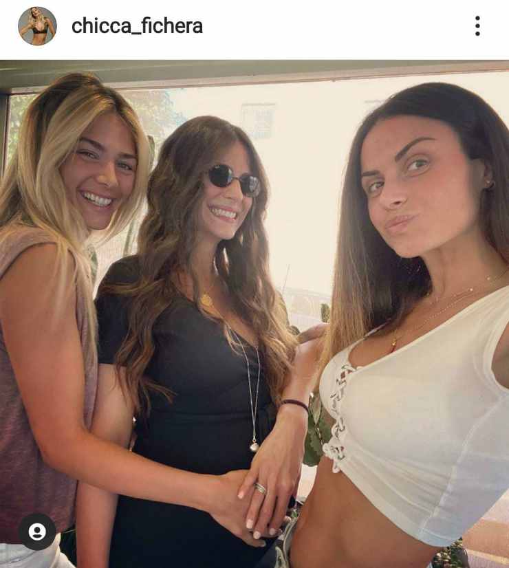 Amiche e 'professoresse' - Fonte Instagram