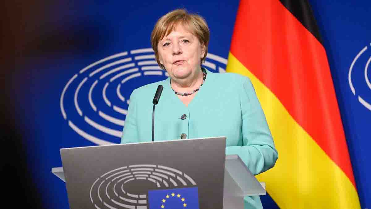 L'annuncio di Angela Merkel: altre misure prima di Natale