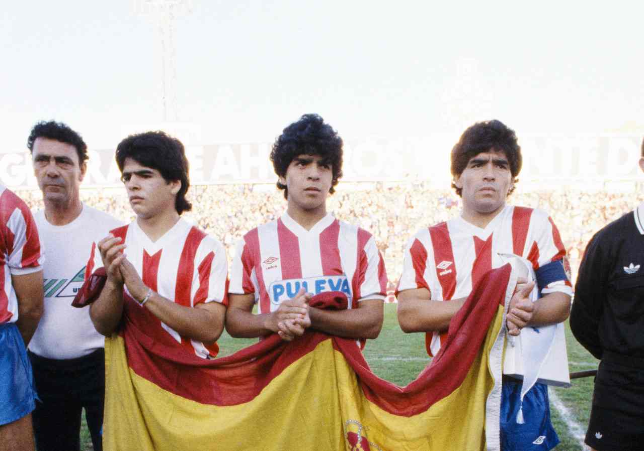 Diego Armando Maradona con la maglia del Granada. Getty Images