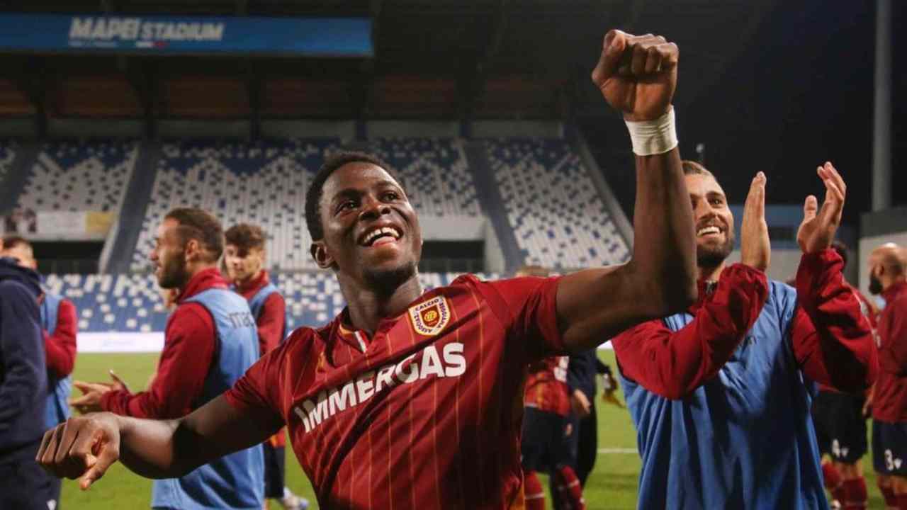 In primo piano: la gioia dell'attaccante Augustus Kargbo, (foto © Reggiana)