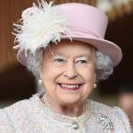 Regina Elisabetta, cosa fa tutto il giorno: ecco la sua vita quotidiana Regina Elisabetta, cosa fa tutto il giorno: ecco la sua vita quotidiana
