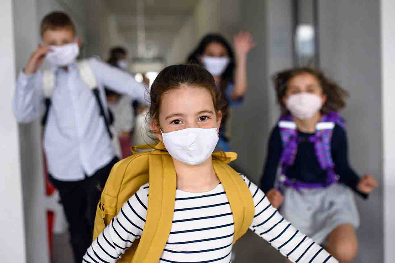 Milano ingressi a scuola scaglionati a gennaio