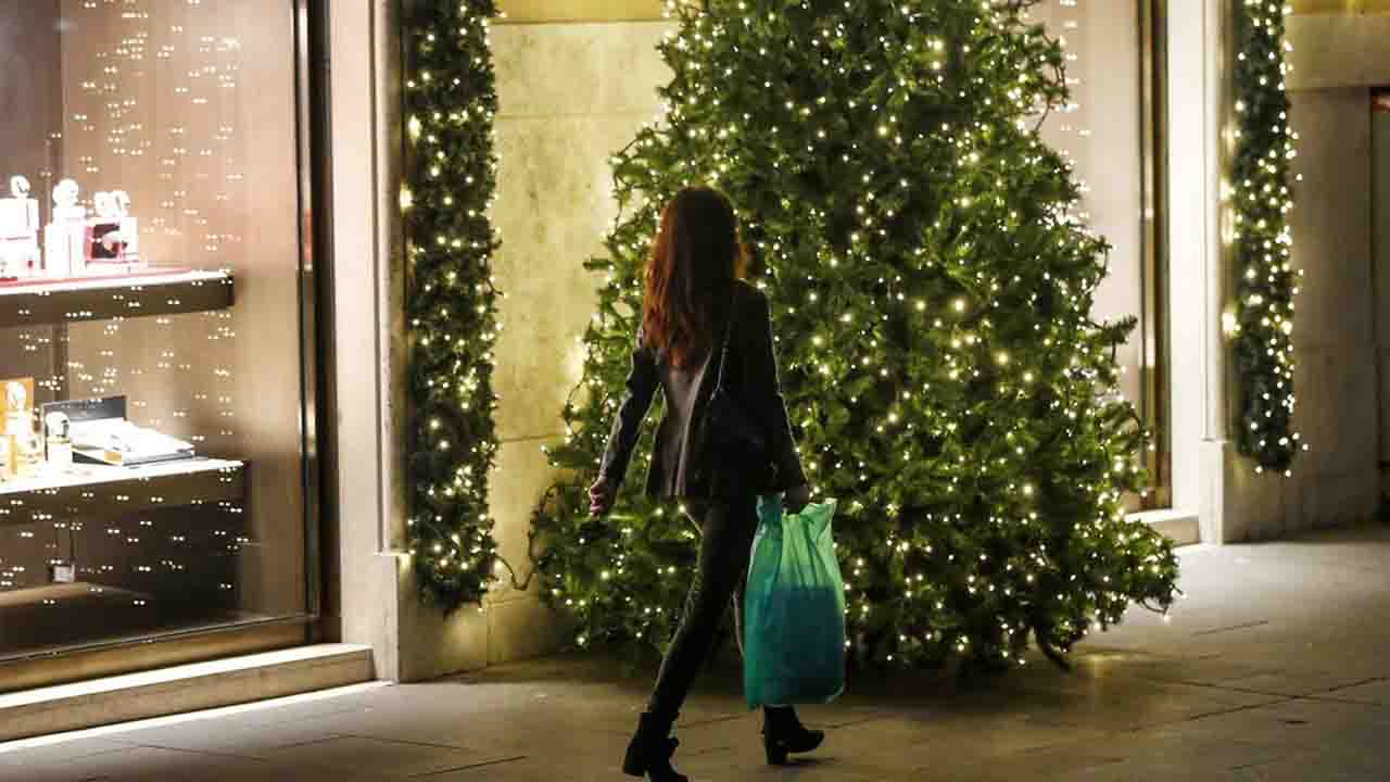 Tampone prima delle feste di Natale: perché è sconsigliato