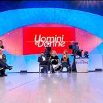 Uomini e Donne, a volte ritornano ma…Quando Roberta schiaffeggiò Riccardo in studio VIDEO Uomini e Donne, a volte ritornano ma…Quando Roberta schiaffeggiò Riccardo in studio VIDEO