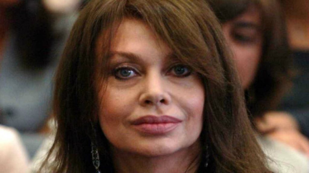 Veronica Lario, a 34 anni la figlia è uguale a lei. Incredibilmente bella [FOTO]