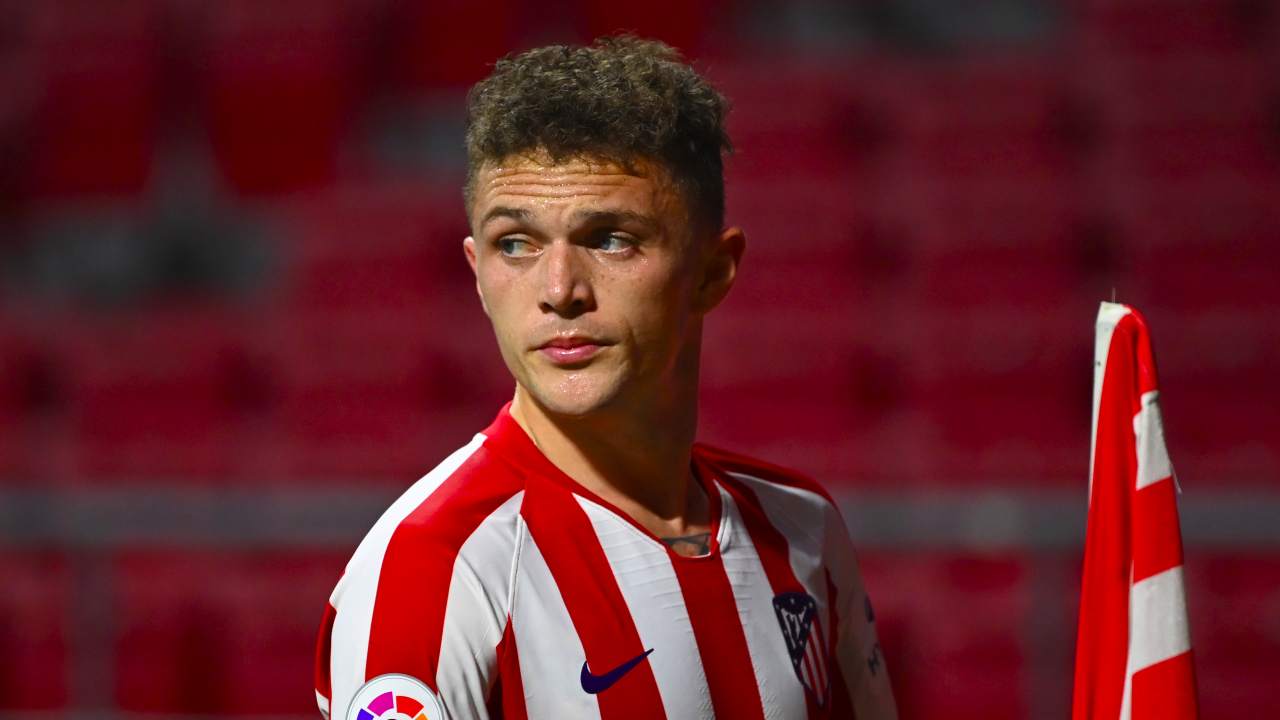 Atletico Madrid, il terzino destro Kieran Trippier lascia il campo dopo l'infortunio nella partita con il Real Betis, 11 luglio 2020 (Photo by Gabriel Bouys/AFP via Getty Images)