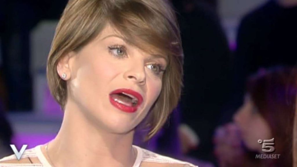Alessandra Amoroso un amore a distanza, nostalgia per la cantante: “Ancora per poco”