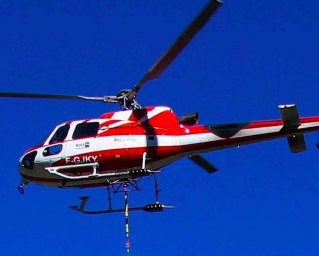 Elicottero precipita sulle Alpi francesi: il pilota è l’unico sopravvissuto