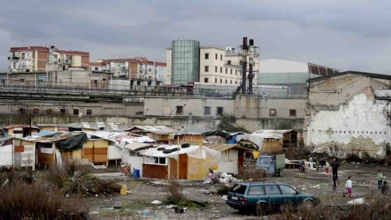 Focolaio covid campo rom di scampia napoli