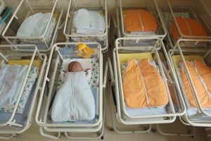 neonato abbandonato ospedale adottato avellino