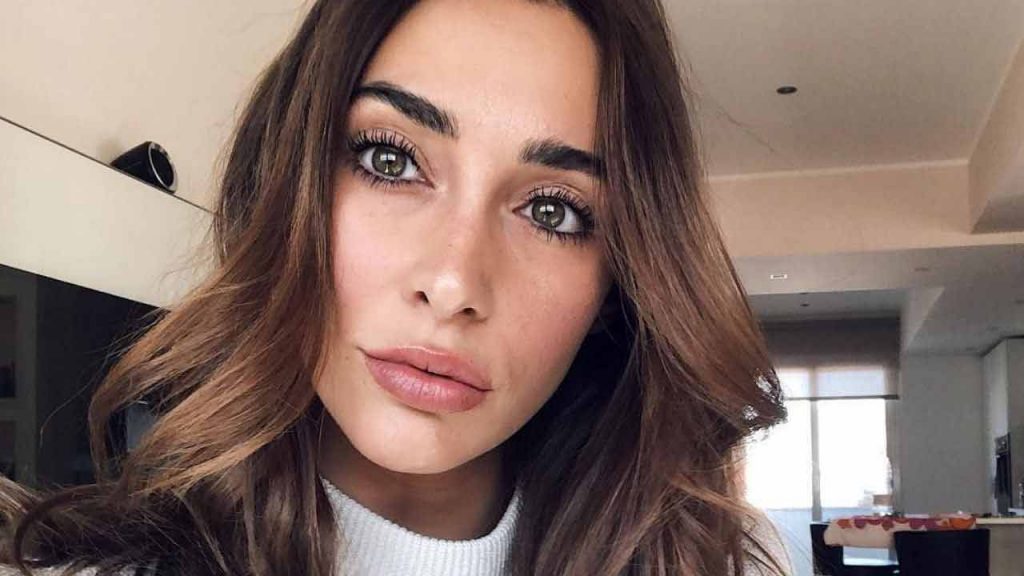 Gf Vip chi è Sonia Lorenzini: malattia, ex fidanzati, lavoro, carriera e vita privata