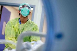 tra dieci minuti muori medico a malato covid