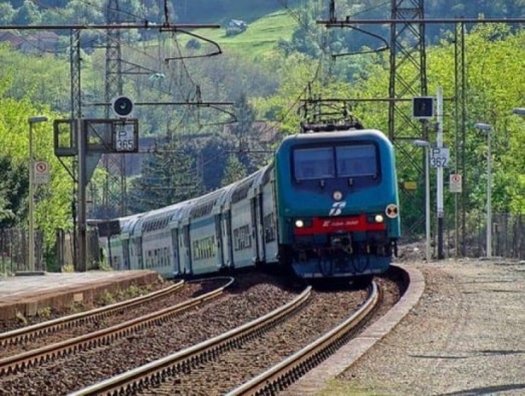 Un treno travolge due immigrati