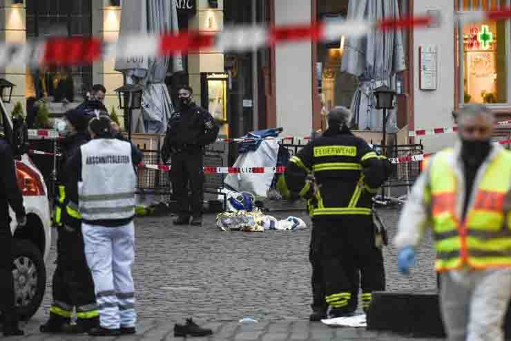 Treviri auto sulla folla morti e feriti in Germania