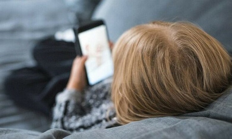 si suicida in videochiamata con la figlia di 6 anni
