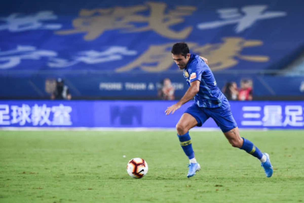 Eder con la maglia dello Jiangsu Suning