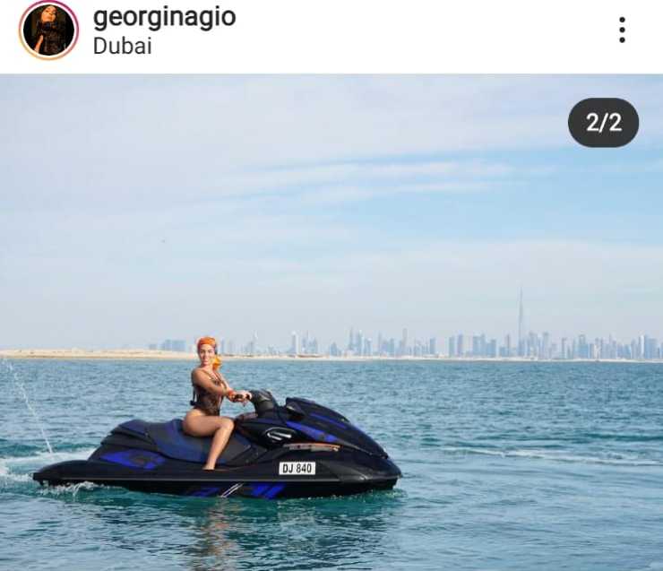Georgina sulla moto d'acqua a Dubai - meteoweek