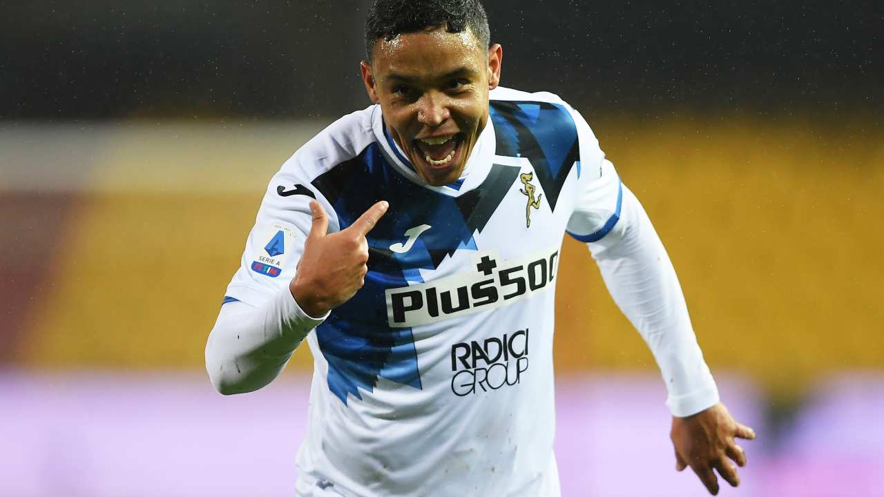 Atalanta, Luis Muriel festeggia in campo dopo il suo gol al Benevento, 9 gennaio 2021 (foto di Francesco Pecoraro/Getty Images)