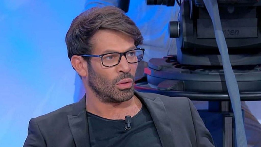 Gianni Sperti morte del papà, il messaggio strappalacrime: “Spero almeno di averti reso fiero di me”
