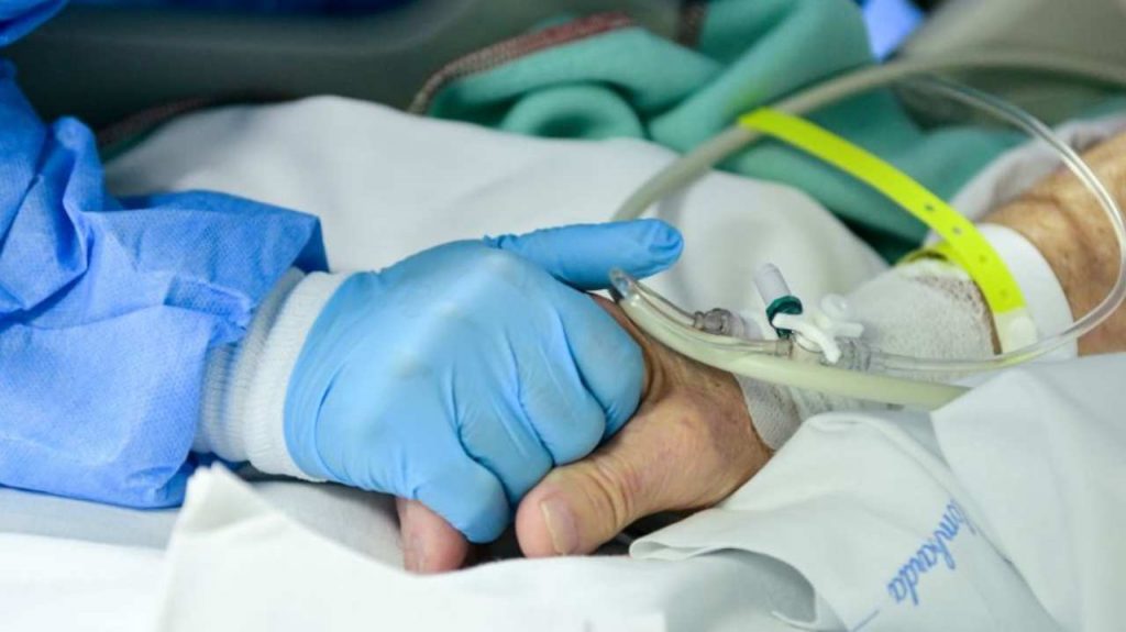 “Abbiamo perso tantissimi pazienti, eravamo gli ultimi a vederli vivi” [VIDEO]