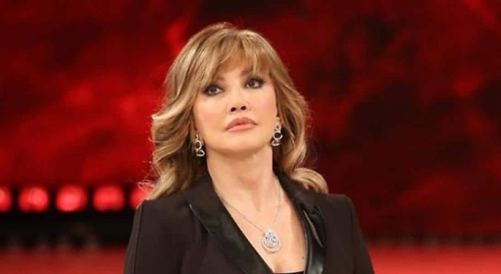 Milly Carlucci, torna incubo Covid: positivo un ballerino de Il Cantante Mascherato