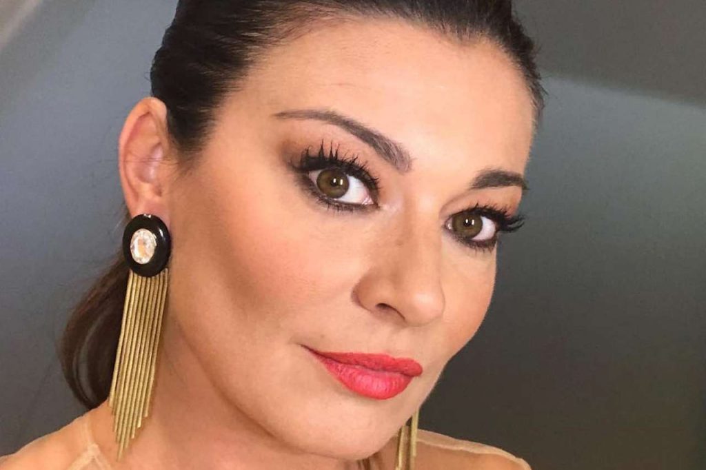 Roberta Lanfranchi si mostra al naturale, senza trucco e con un nuovo look: bellissima
