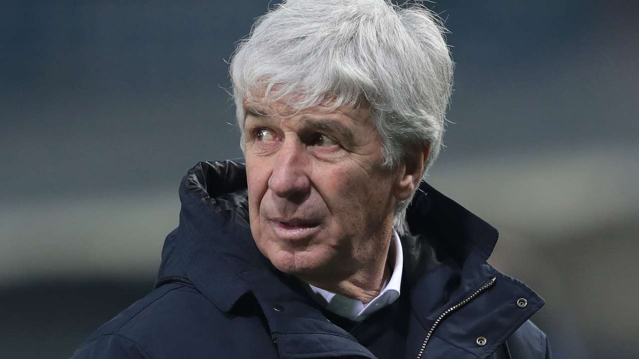 Atalanta, l'allenatore Gian Piero Gasperini a bordocampo durante la gara con la Fiorentina, 13 dicembre 2020 (foto di Emilio Andreoli/Getty Images)