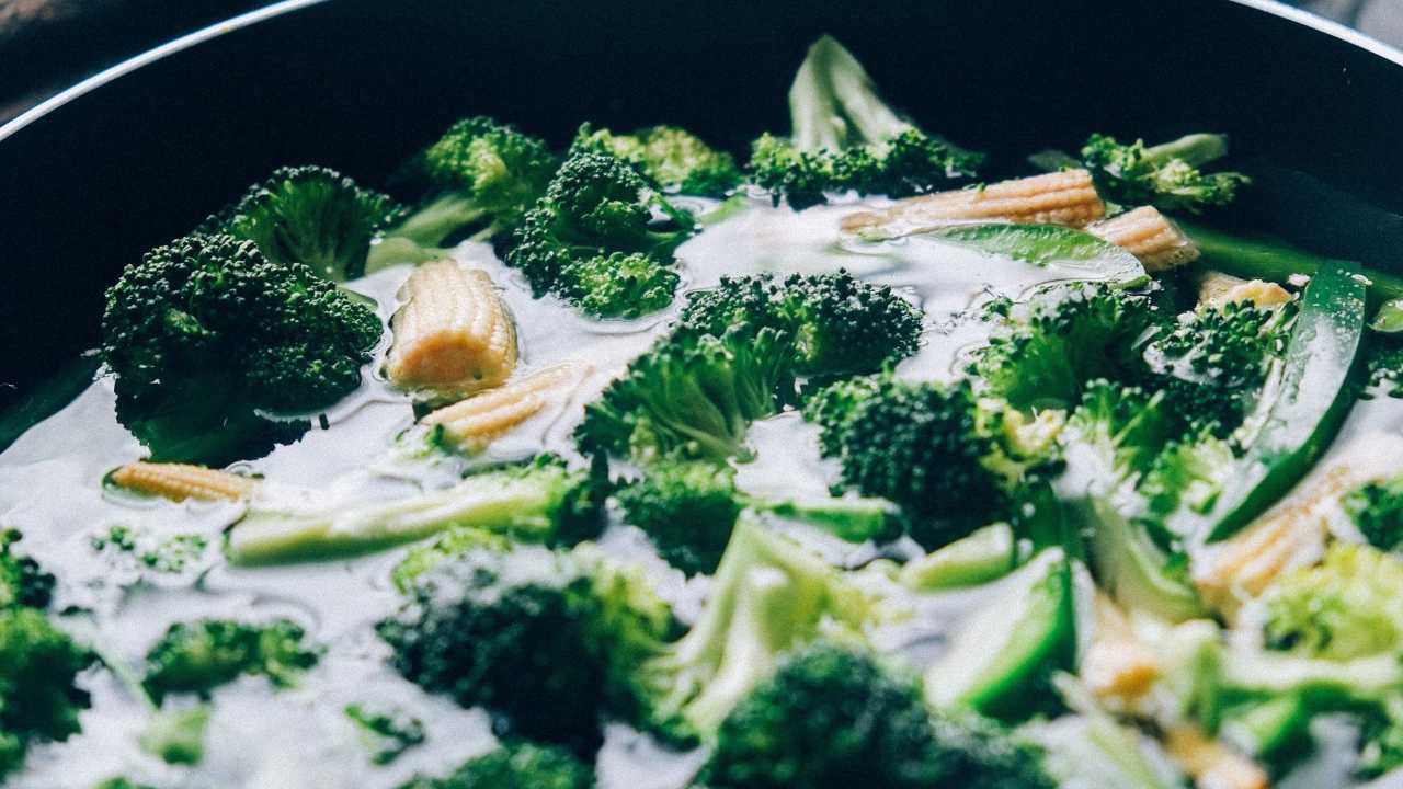 minestra di broccoli ricetta di stagione