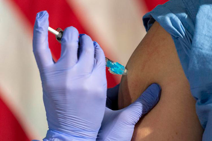 Carabinieri all'Asl per una lite tra infermiere: una non voleva vaccinarsi
