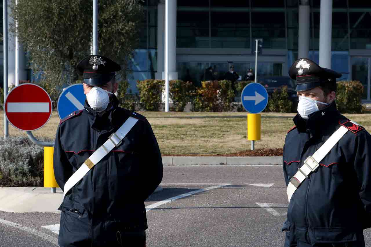 carabiniere ragazzo inseguito mascherina