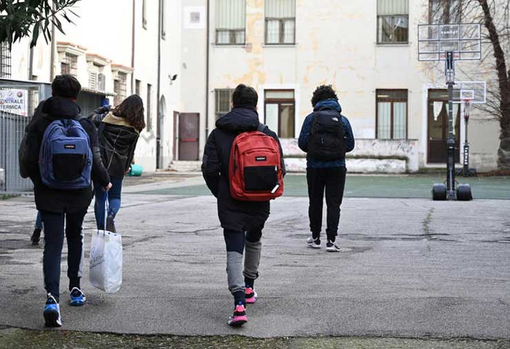 Scuola, il Cts: "Nessun rinvio, si può tornare in presenza"