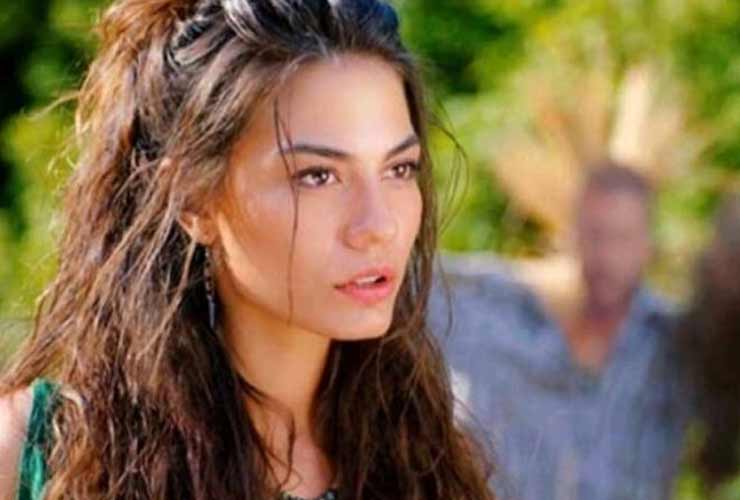 Demet Ozdemir in Daydreamer