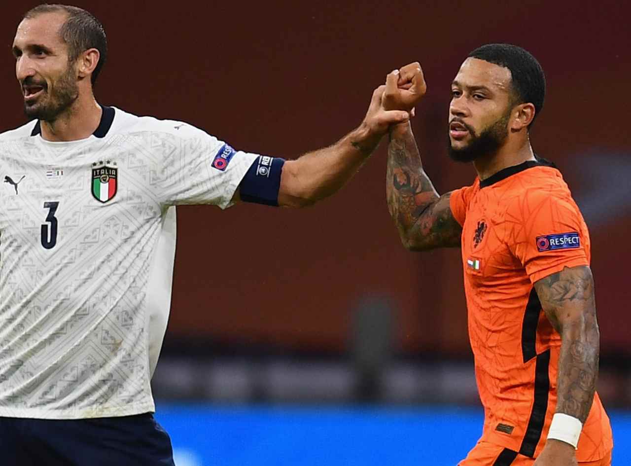 Depay qui con Chiellini in un Olanda-Italia (Photo by Claudio Villa/Getty Images)