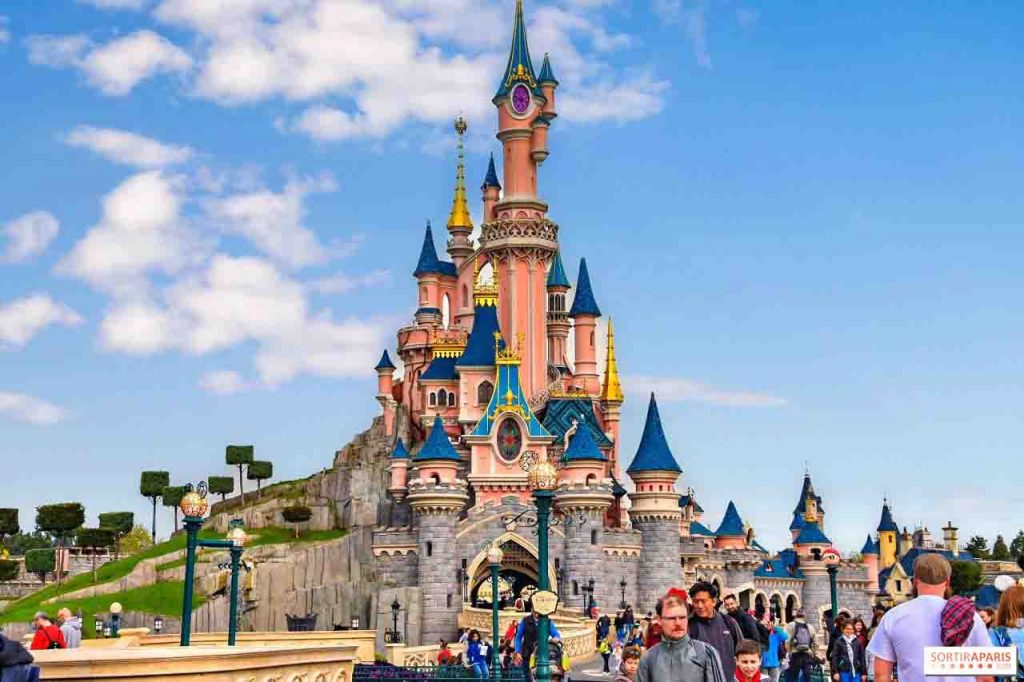 Disneyland Paris, il parco annuncia la possibile riapertura