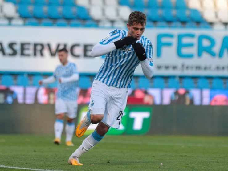 SPAL, l'attaccante Sebastiano Esposito festeggia il suo unico gol segnato con la maglia biancoceleste durante la partita con il Pescara, 21 novembre 2020 (foto © SPAL)