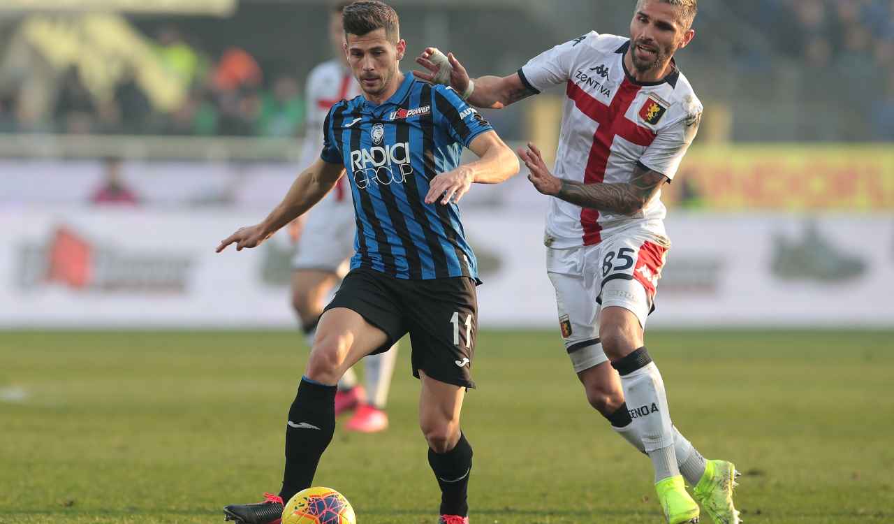 Da sinistra: Remo Freuler dell'Atalanta marcato da Valon Behrami del Genoa, 2 febbraio 2020 (foto di Emilio Andreoli/Getty Images)