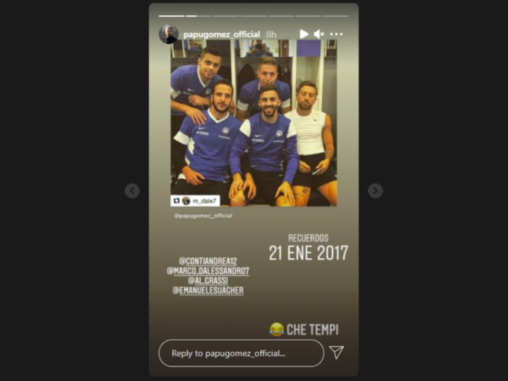 Atalanta, il centrocampista Papu Gomez pubblica sui social network una foto con i vecchi compagni del 2017 (Storia Instagram @papugomez_official)