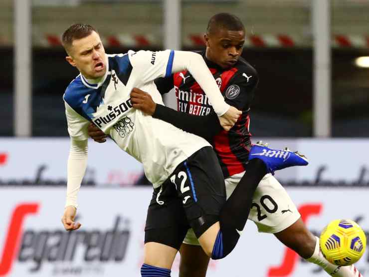 Da sinistra: l'attaccante Josip Ilicic in un contrasto con Pierre Kalulu durante la partita di Serie A del 23 gennaio (foto di Marco Luzzani/Getty Images)