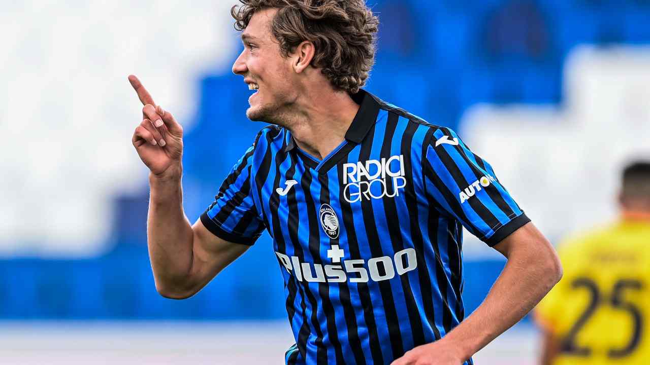 Atalanta, l'attaccante Sam Lammers festeggia il suo gol contro il Cagliari, 4 ottobre 2020 (foto di Miguel Medina/AFP via Getty Images)